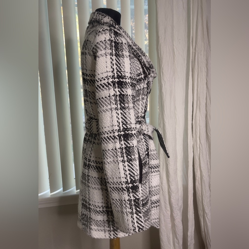 Iz Byer Black and White Trench Coat - Picture 5 of 12
